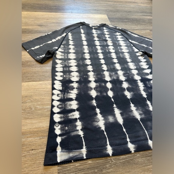 LULULEMON Mens Dark Blue/White Tie Dye Metal Vent Tech Short Sleeve Size Medium - Picture 9 of 9